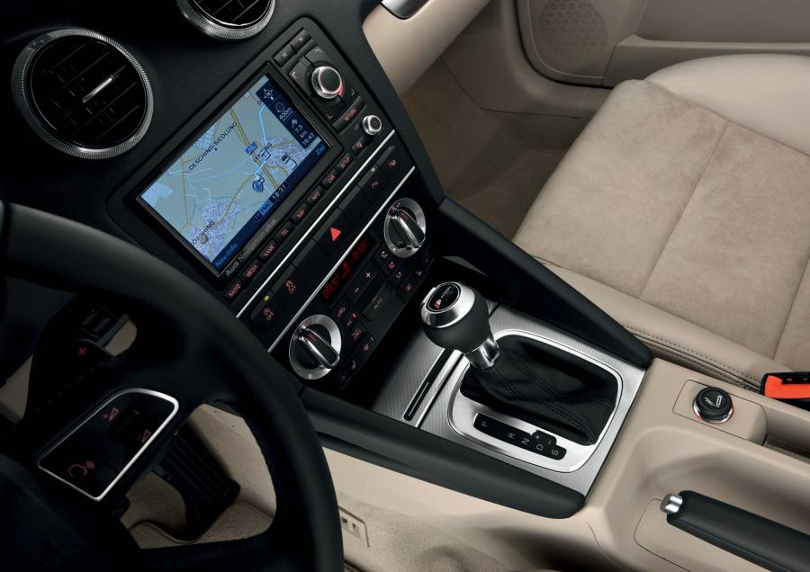 Детали интерьера Audi A3 Sportback TDI (8PA) 2010 года  (WW) (фото 6 из 15)